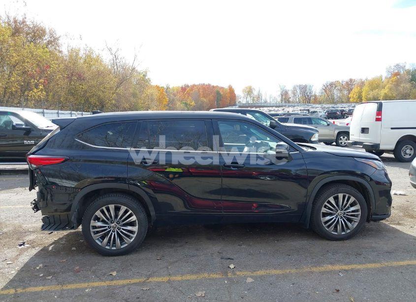 Photo 13 of 2020 Toyota Highlander PLATINUM (VIN 5TDFZRBHXLS003299)