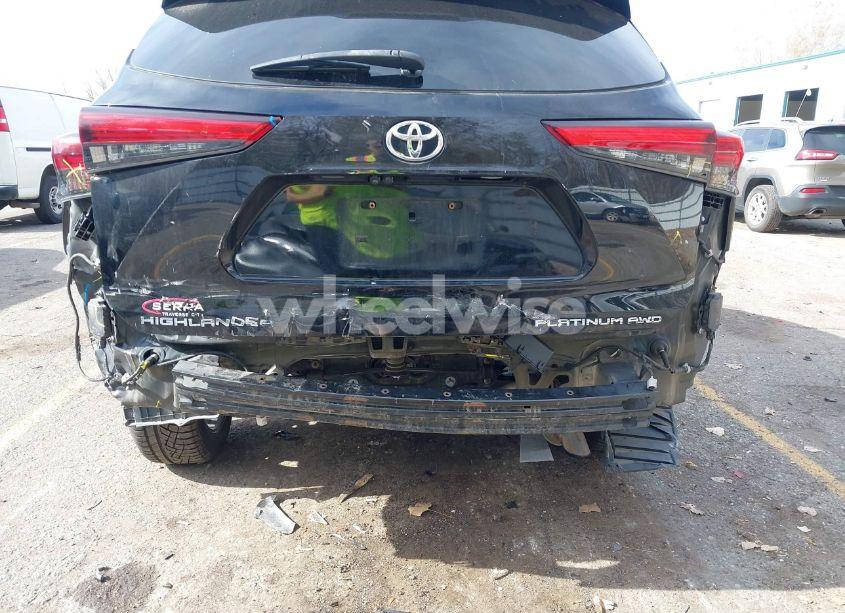 Photo 6 of 2020 Toyota Highlander PLATINUM (VIN 5TDFZRBHXLS003299)