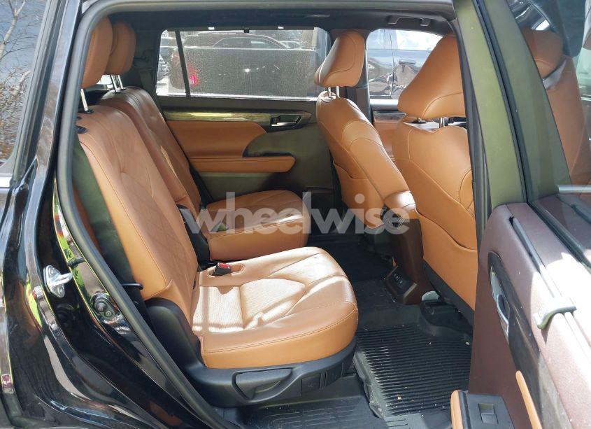 Photo 8 of 2020 Toyota Highlander PLATINUM (VIN 5TDFZRBHXLS003299)