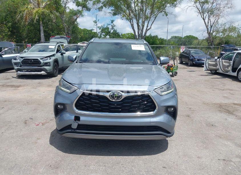 Photo 12 of 2022 Toyota Highlander PLATINUM (VIN 5TDFZRBHXNS175366)