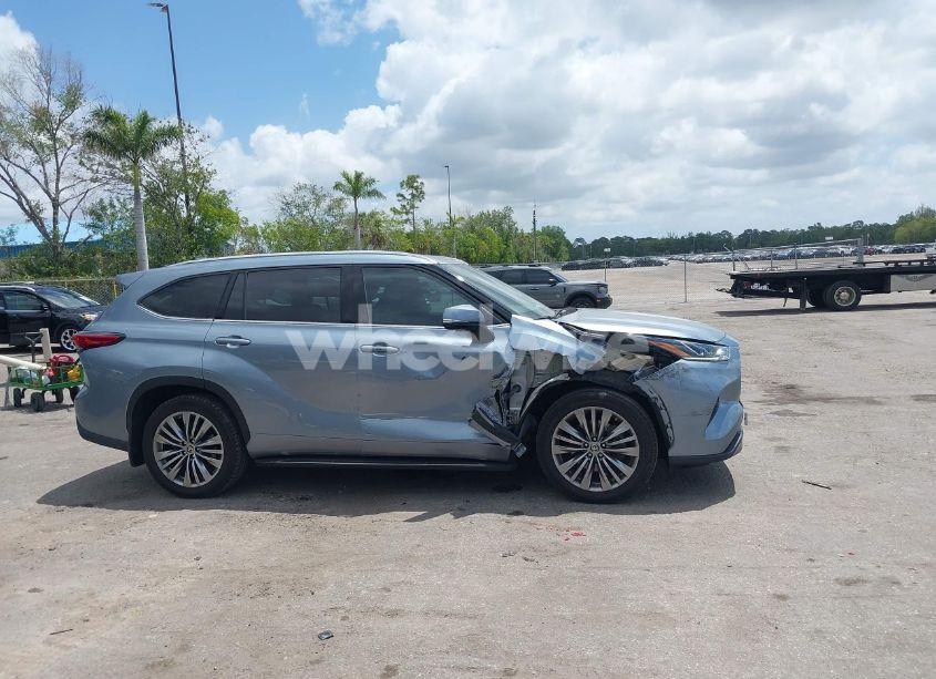 Photo 13 of 2022 Toyota Highlander PLATINUM (VIN 5TDFZRBHXNS175366)