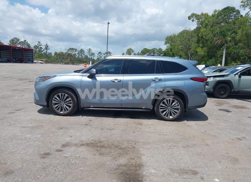 Photo 14 of 2022 Toyota Highlander PLATINUM (VIN 5TDFZRBHXNS175366)