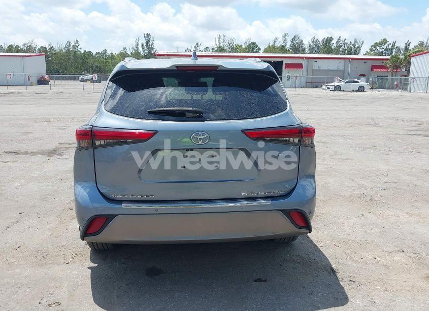 Photo 16 of 2022 Toyota Highlander PLATINUM (VIN 5TDFZRBHXNS175366)