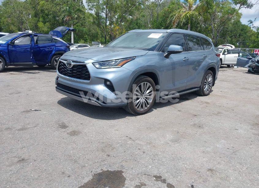 Photo 2 of 2022 Toyota Highlander PLATINUM (VIN 5TDFZRBHXNS175366)