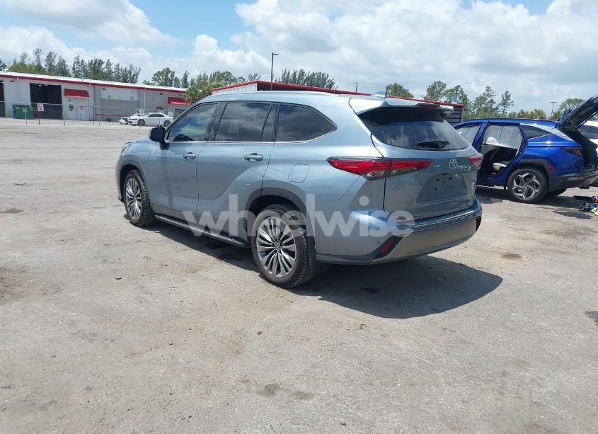 Photo 3 of 2022 Toyota Highlander PLATINUM (VIN 5TDFZRBHXNS175366)