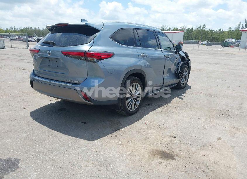 Photo 4 of 2022 Toyota Highlander PLATINUM (VIN 5TDFZRBHXNS175366)