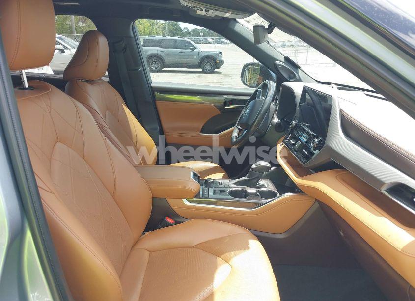 Photo 5 of 2022 Toyota Highlander PLATINUM (VIN 5TDFZRBHXNS175366)