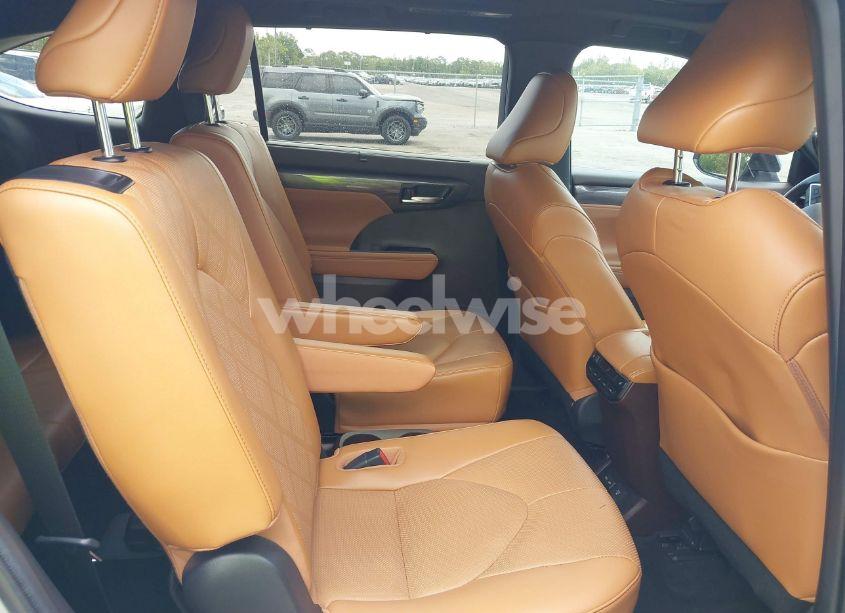Photo 8 of 2022 Toyota Highlander PLATINUM (VIN 5TDFZRBHXNS175366)