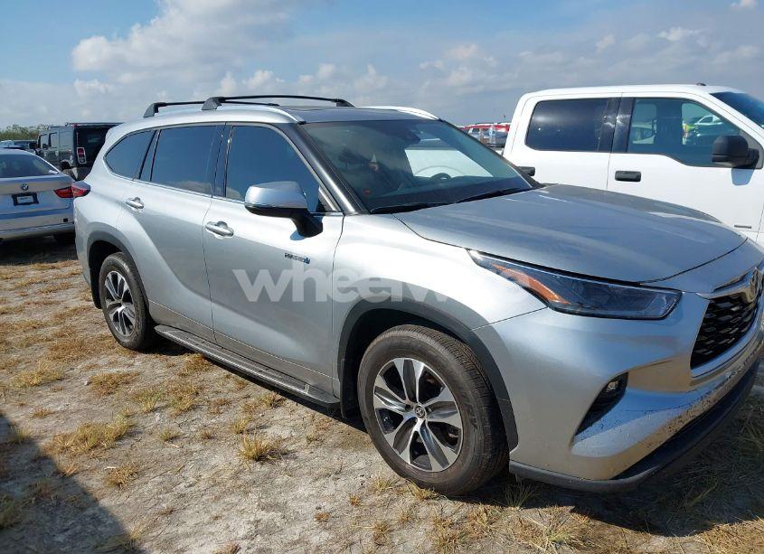 2021 Toyota Highlander HYBRID XLE (VIN 5TDGARAH3MS008231) main photo