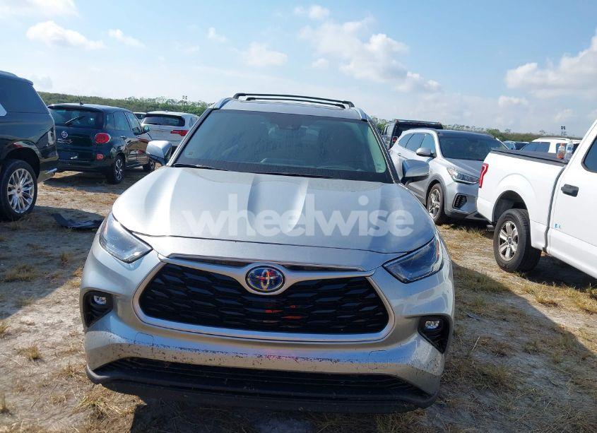 Photo 11 of 2021 Toyota Highlander HYBRID XLE (VIN 5TDGARAH3MS008231)