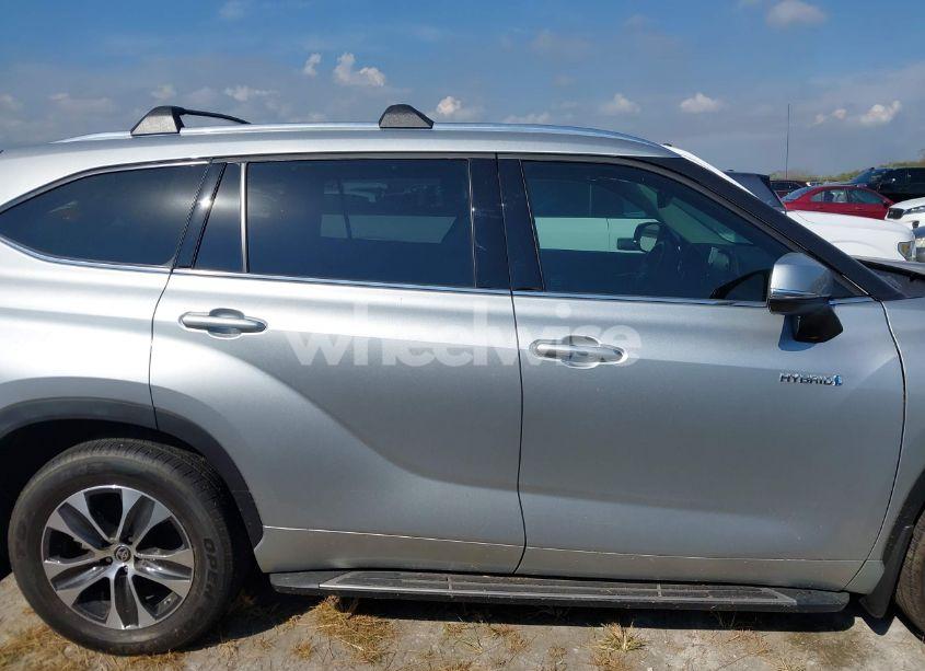 Photo 12 of 2021 Toyota Highlander HYBRID XLE (VIN 5TDGARAH3MS008231)