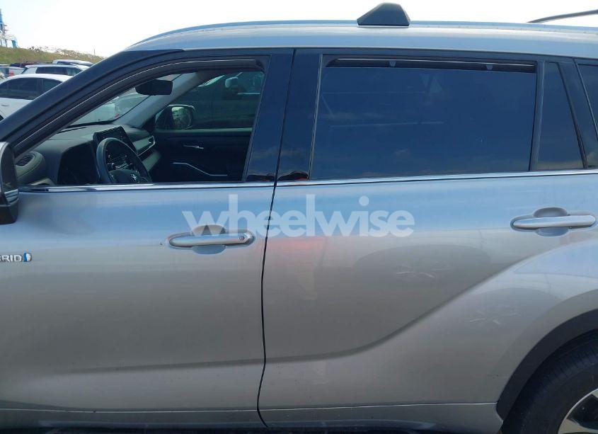 Photo 13 of 2021 Toyota Highlander HYBRID XLE (VIN 5TDGARAH3MS008231)