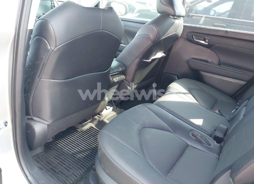 Photo 8 of 2021 Toyota Highlander HYBRID XLE (VIN 5TDGARAH3MS008231)
