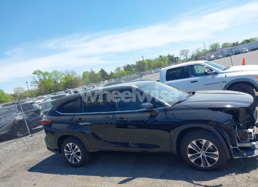 Photo 13 of 2022 Toyota Highlander HYBRID XLE (VIN 5TDGARAH3NS510285)