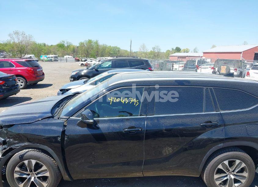 Photo 14 of 2022 Toyota Highlander HYBRID XLE (VIN 5TDGARAH3NS510285)