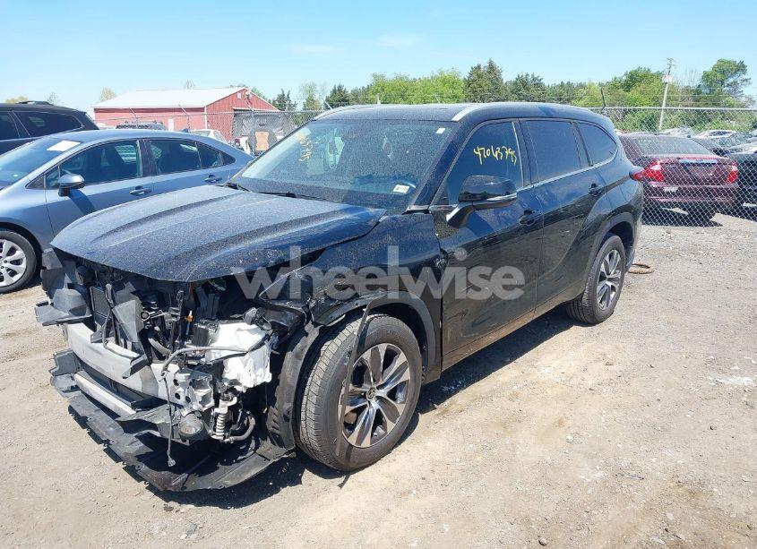 Photo 2 of 2022 Toyota Highlander HYBRID XLE (VIN 5TDGARAH3NS510285)