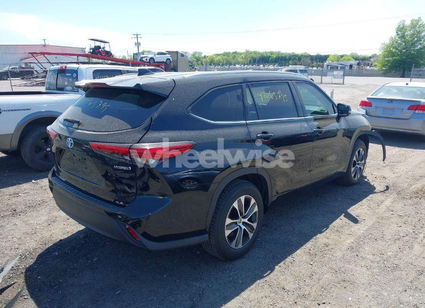 Photo 4 of 2022 Toyota Highlander HYBRID XLE (VIN 5TDGARAH3NS510285)