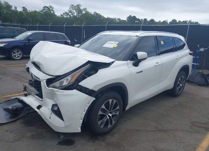 Photo 2 of 2020 Toyota Highlander HYBRID XLE (VIN 5TDGARAH4LS501298)