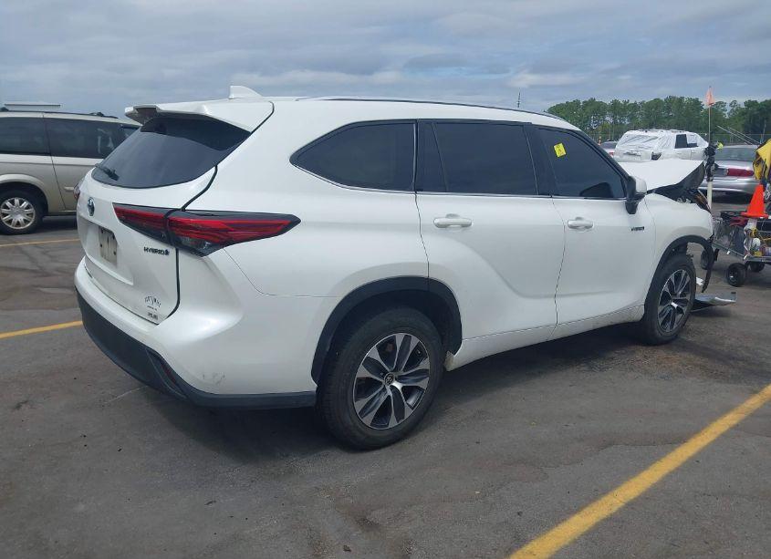 Photo 4 of 2020 Toyota Highlander HYBRID XLE (VIN 5TDGARAH4LS501298)