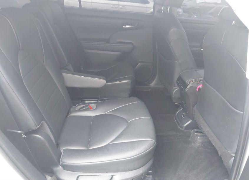 Photo 8 of 2020 Toyota Highlander HYBRID XLE (VIN 5TDGARAH4LS501298)