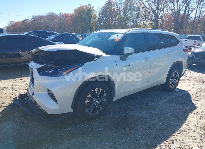 Photo 2 of 2021 Toyota Highlander HYBRID XLE (VIN 5TDGARAH5MS503725)
