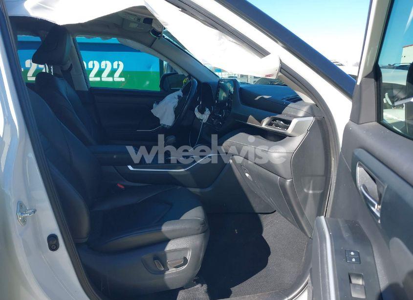 Photo 5 of 2021 Toyota Highlander HYBRID XLE (VIN 5TDGARAH5MS503725)