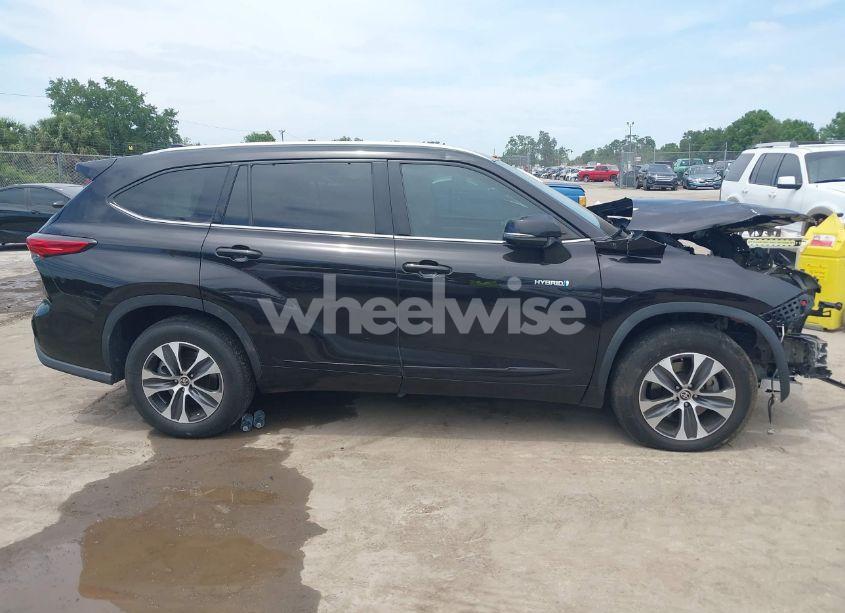 Photo 13 of 2021 Toyota Highlander HYBRID XLE (VIN 5TDGARAH7MS005039)