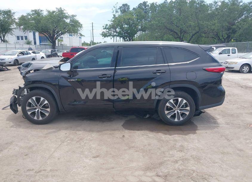 Photo 14 of 2021 Toyota Highlander HYBRID XLE (VIN 5TDGARAH7MS005039)