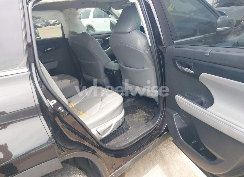 Photo 8 of 2021 Toyota Highlander HYBRID XLE (VIN 5TDGARAH7MS005039)