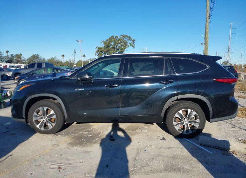 Photo 14 of 2021 Toyota Highlander HYBRID XLE (VIN 5TDGARAH7MS508568)