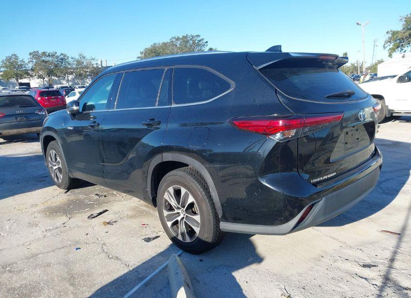 Photo 3 of 2021 Toyota Highlander HYBRID XLE (VIN 5TDGARAH7MS508568)