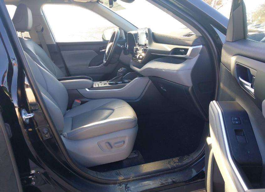 Photo 5 of 2021 Toyota Highlander HYBRID XLE (VIN 5TDGARAH7MS508568)