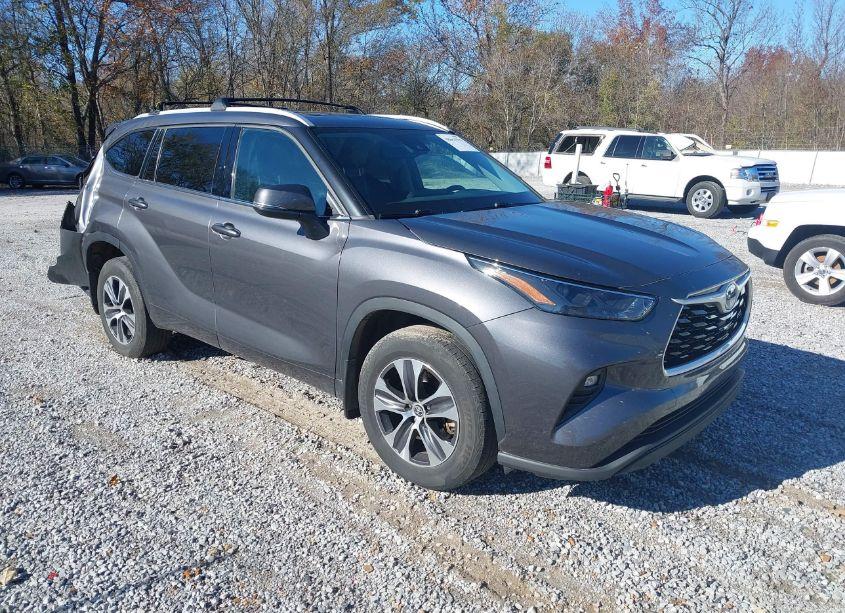 2022 Toyota Highlander HYBRID XLE (VIN 5TDGARAH7NS512153) main photo