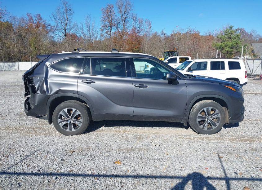Photo 13 of 2022 Toyota Highlander HYBRID XLE (VIN 5TDGARAH7NS512153)