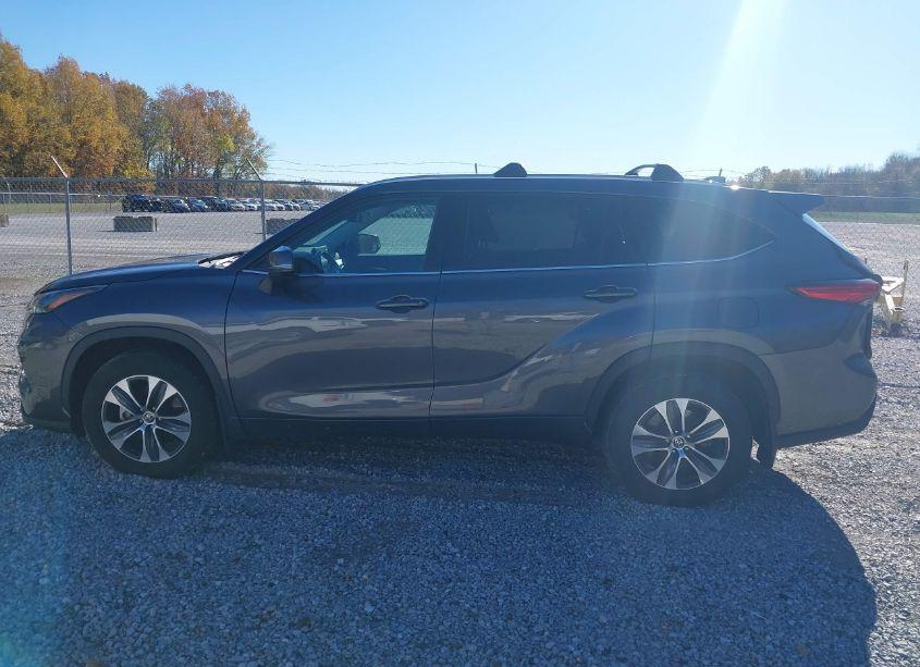 Photo 14 of 2022 Toyota Highlander HYBRID XLE (VIN 5TDGARAH7NS512153)