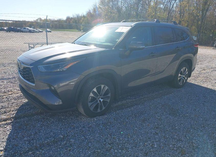 Photo 2 of 2022 Toyota Highlander HYBRID XLE (VIN 5TDGARAH7NS512153)
