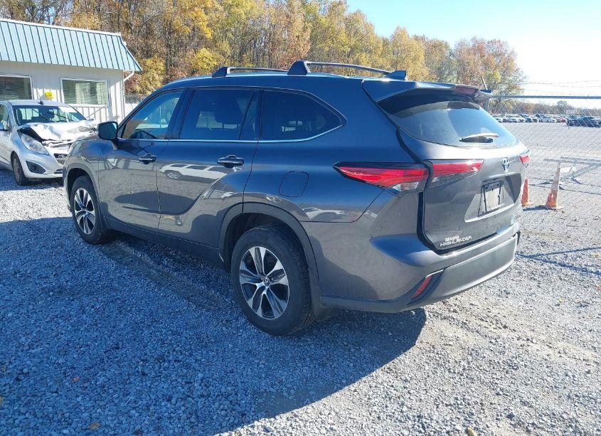Photo 3 of 2022 Toyota Highlander HYBRID XLE (VIN 5TDGARAH7NS512153)