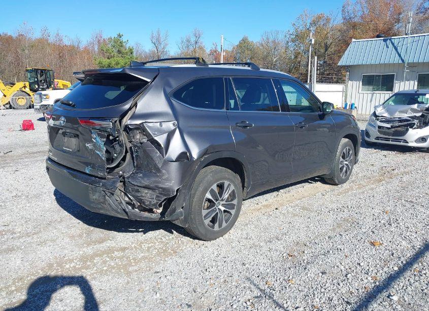 Photo 4 of 2022 Toyota Highlander HYBRID XLE (VIN 5TDGARAH7NS512153)