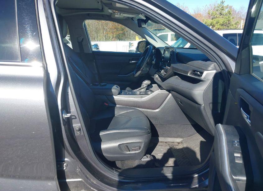 Photo 5 of 2022 Toyota Highlander HYBRID XLE (VIN 5TDGARAH7NS512153)