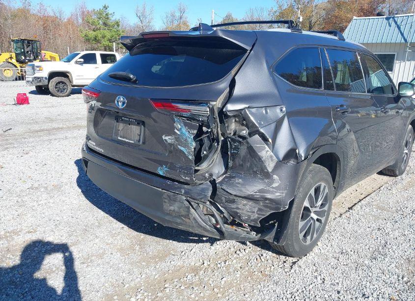 Photo 6 of 2022 Toyota Highlander HYBRID XLE (VIN 5TDGARAH7NS512153)