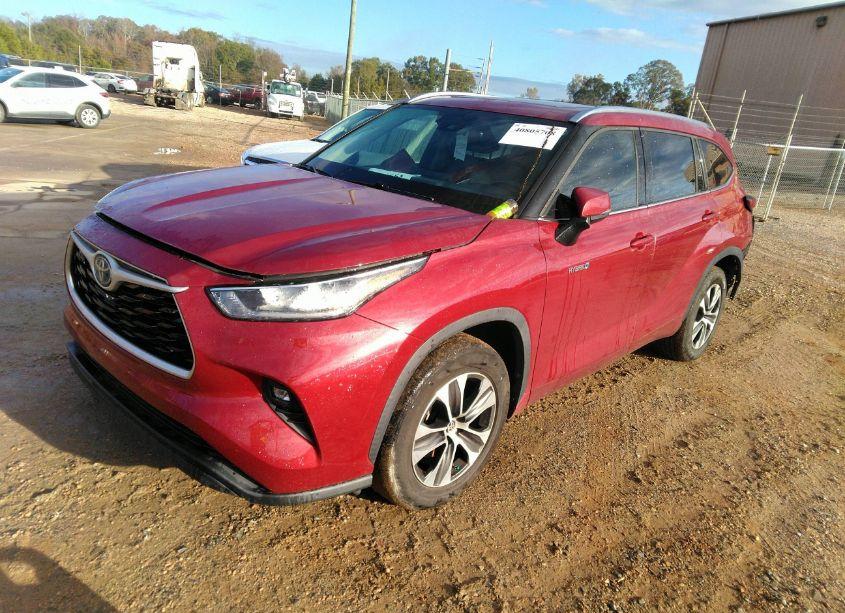 Photo 2 of 2020 Toyota Highlander HYBRID XLE (VIN 5TDGARAH8LS503216)
