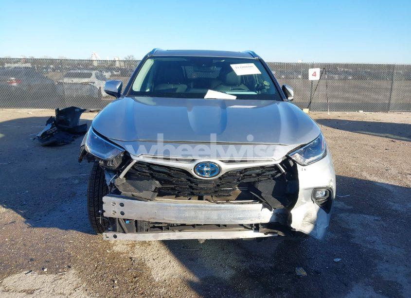 Photo 12 of 2021 Toyota Highlander HYBRID XLE (VIN 5TDGARAHXMS011062)