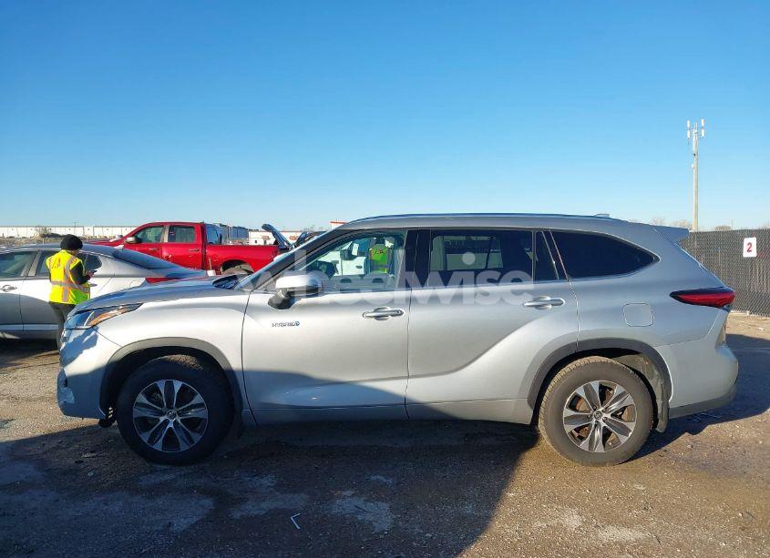Photo 14 of 2021 Toyota Highlander HYBRID XLE (VIN 5TDGARAHXMS011062)
