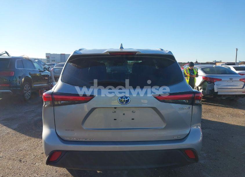 Photo 16 of 2021 Toyota Highlander HYBRID XLE (VIN 5TDGARAHXMS011062)