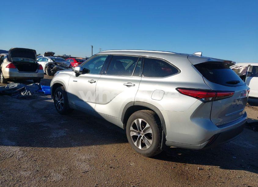 Photo 3 of 2021 Toyota Highlander HYBRID XLE (VIN 5TDGARAHXMS011062)