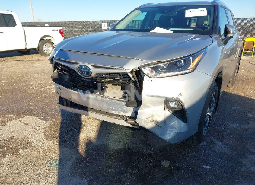 Photo 6 of 2021 Toyota Highlander HYBRID XLE (VIN 5TDGARAHXMS011062)
