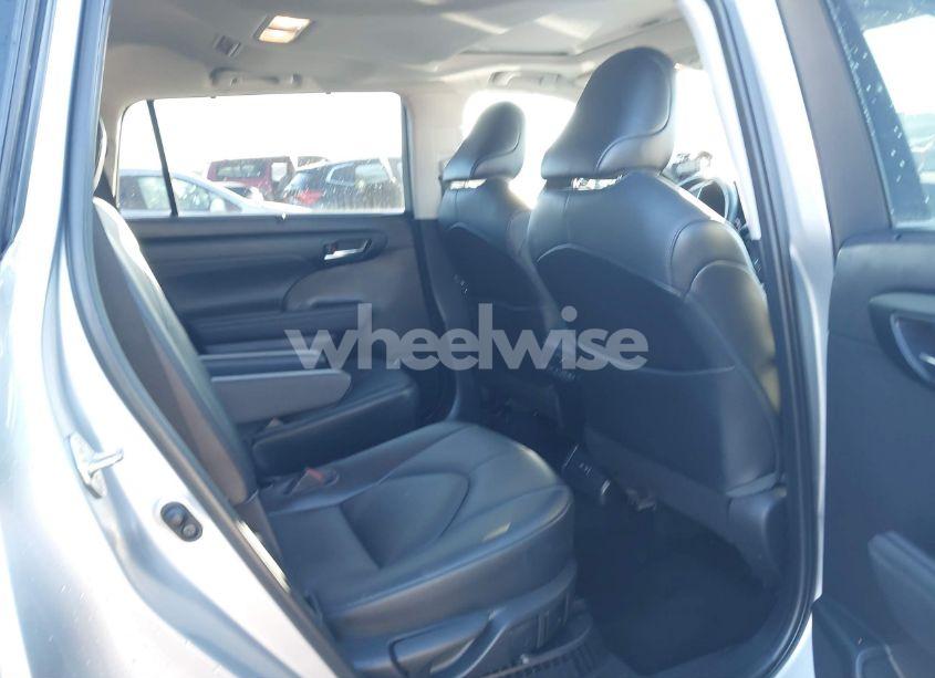 Photo 8 of 2021 Toyota Highlander HYBRID XLE (VIN 5TDGARAHXMS011062)