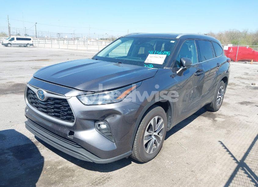 Photo 6 of 2022 Toyota Highlander HYBRID XLE (VIN 5TDGARAHXNS515323)