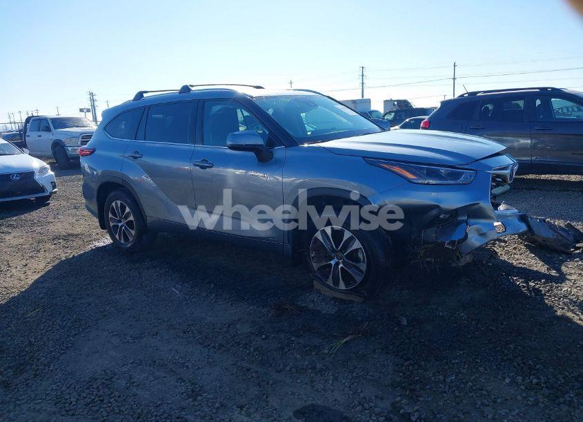 2021 Toyota Highlander HYBRID XLE (VIN 5TDGBRCH0MS065111) main photo