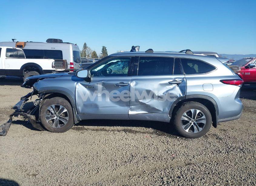 Photo 14 of 2021 Toyota Highlander HYBRID XLE (VIN 5TDGBRCH0MS065111)